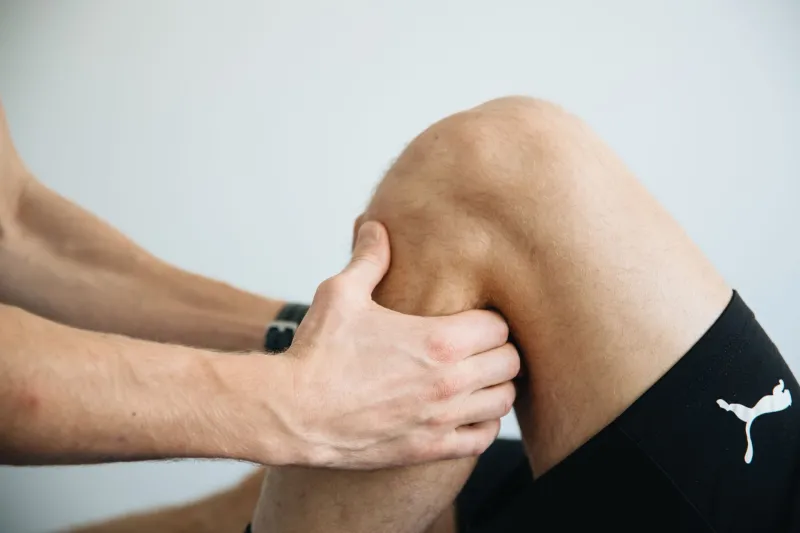 Caderas, Rodillas y Tobillos: El Triángulo Articular que Debes Proteger Antes de que Aparezca el Dolor