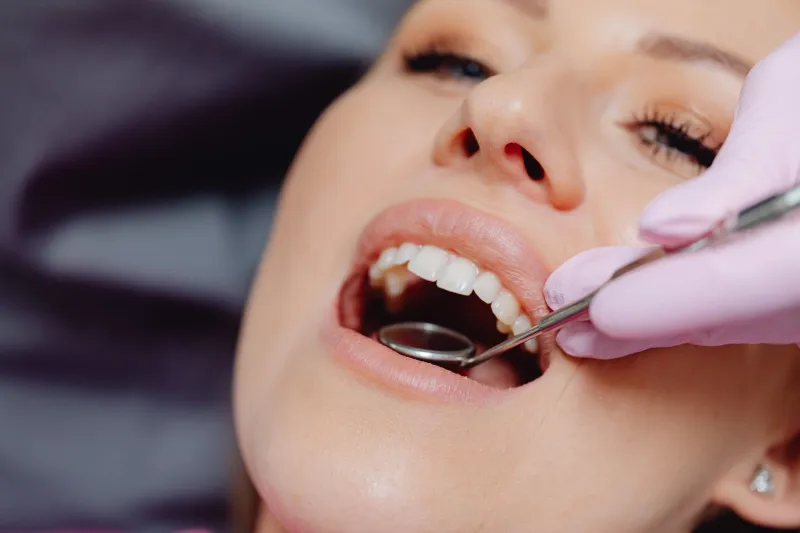 Más Allá de la Sonrisa: Cómo una Buena Salud Bucal Refuerza tu Digestión, tu Cerebro y tu Longevidad